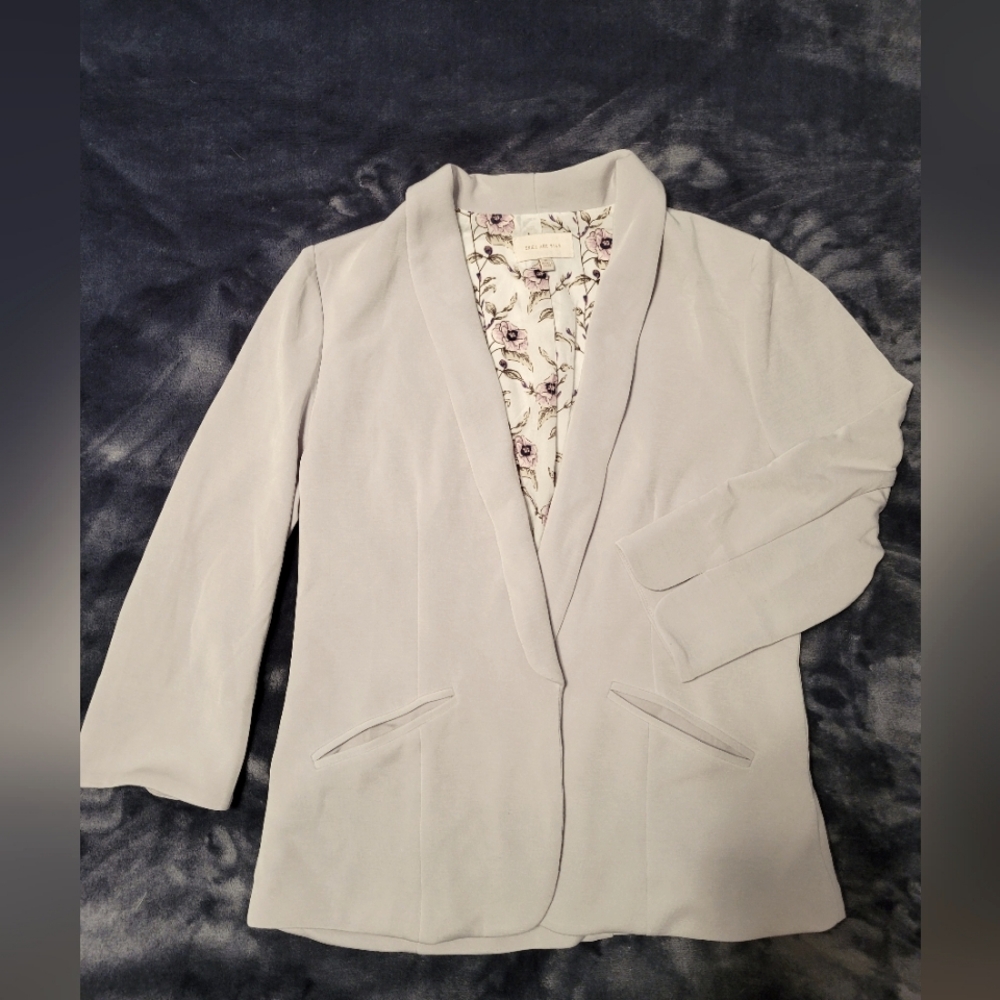 Skies are blue blazer, Size Medium, light grey